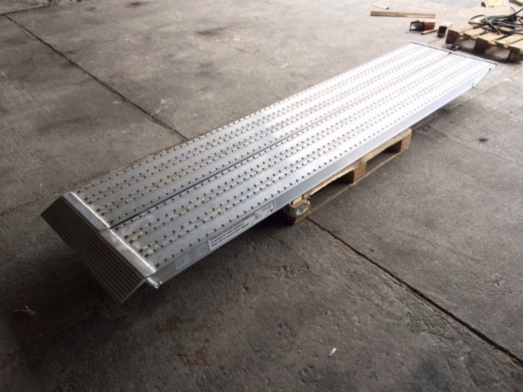 NEU Auffahrrampen, Alurampen,Verladerampen, 8 to Länge 3,25m - Laadbrug: afbeelding 2 NEU Auffahrrampen, Alurampen,Verladerampen, 8 to Länge 3,25m - Laadbrug: afbeelding 2