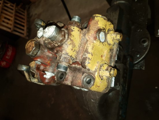Hydraulische klep voor Bouwmachine NEW HOLLAND FD145 (DISTRIBUIDOR DE GIRO): afbeelding 1