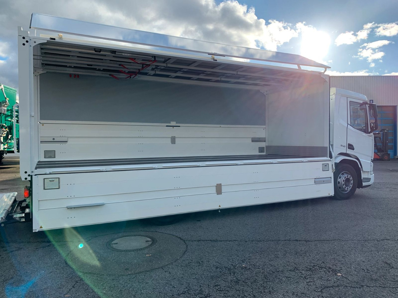 DAF FA XD 370 zikun Swing-Board-Aufbau - Drankenwagen vrachtwagen: afbeelding 4 DAF FA XD 370 zikun Swing-Board-Aufbau - Drankenwagen vrachtwagen: afbeelding 4