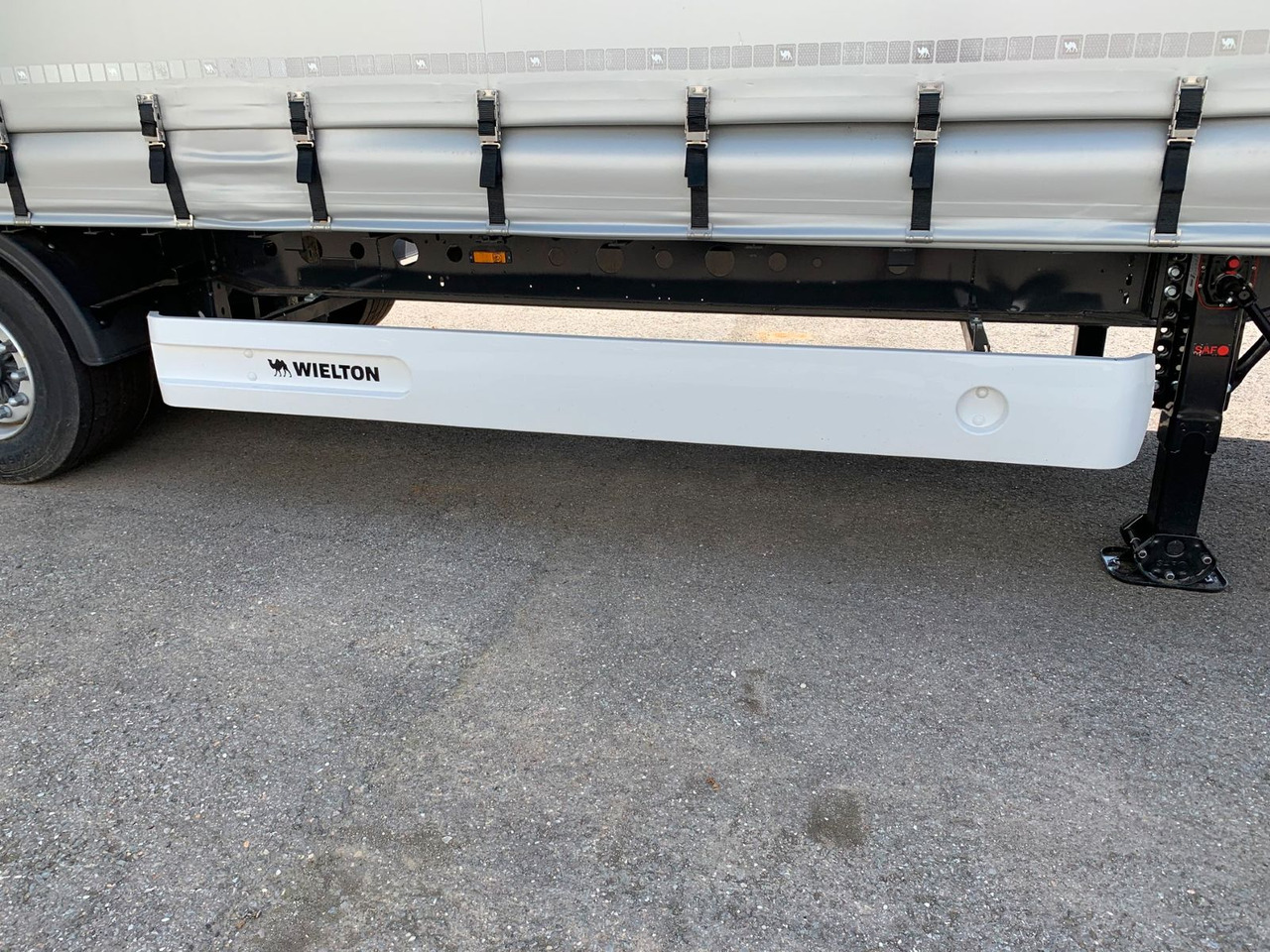 Wielton Curtain Master MEGA - Aanhangwagen met huif: afbeelding 5 Wielton Curtain Master MEGA - Aanhangwagen met huif: afbeelding 5