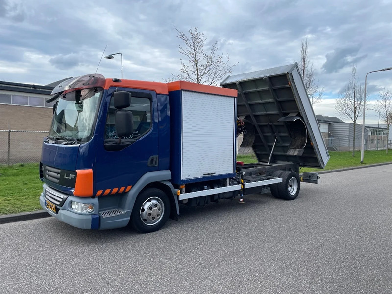 DAF LF 45 kipper + crane - Kipper vrachtwagen, Kraanwagen: afbeelding 1 DAF LF 45 kipper + crane - Kipper vrachtwagen, Kraanwagen: afbeelding 1