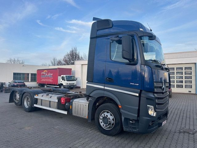 Mercedes-Benz 2548 Mercedes-Benz 2548 - Containertransporter/ Wissellaadbak vrachtwagen: afbeelding 1 Mercedes-Benz 2548 Mercedes-Benz 2548 - Containertransporter/ Wissellaadbak vrachtwagen: afbeelding 1
