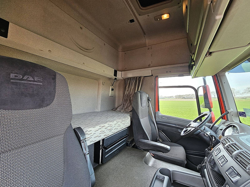 Interieur foto 3: Schuifzeilen vrachtwagen DAF CF 290 19T SPACECAB LIFT