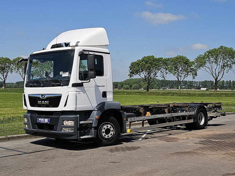 MAN 12.250 TGM LL AIRCO TAILLIFT - Containertransporter/ Wissellaadbak vrachtwagen: afbeelding 2 MAN 12.250 TGM LL AIRCO TAILLIFT - Containertransporter/ Wissellaadbak vrachtwagen: afbeelding 2