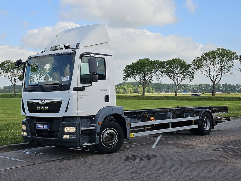 MAN 12.250 TGM LL AIRCO TAILLIFT - Containertransporter/ Wissellaadbak vrachtwagen: afbeelding 2 MAN 12.250 TGM LL AIRCO TAILLIFT - Containertransporter/ Wissellaadbak vrachtwagen: afbeelding 2