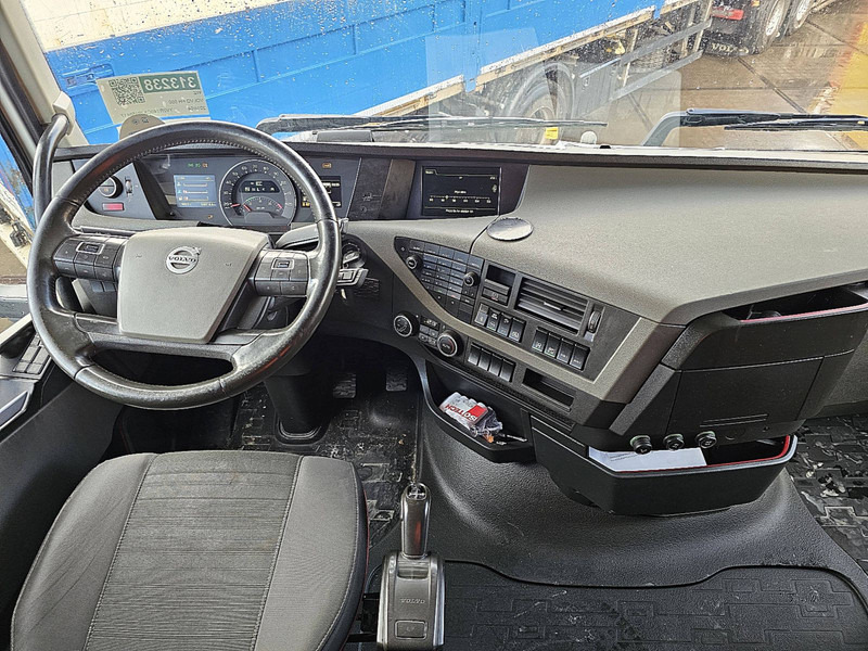 Interieur foto 1: Koelwagen vrachtwagen Volvo FH 500 Meatrails,Chereau,TK