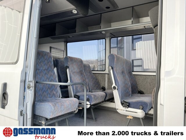 Mercedes-Benz 711 D-KA 4x2, Standklima, 11-Sitze, 2 x on stock - Minibus, Personenvervoer: afbeelding 4 Mercedes-Benz 711 D-KA 4x2, Standklima, 11-Sitze, 2 x on stock - Minibus, Personenvervoer: afbeelding 4