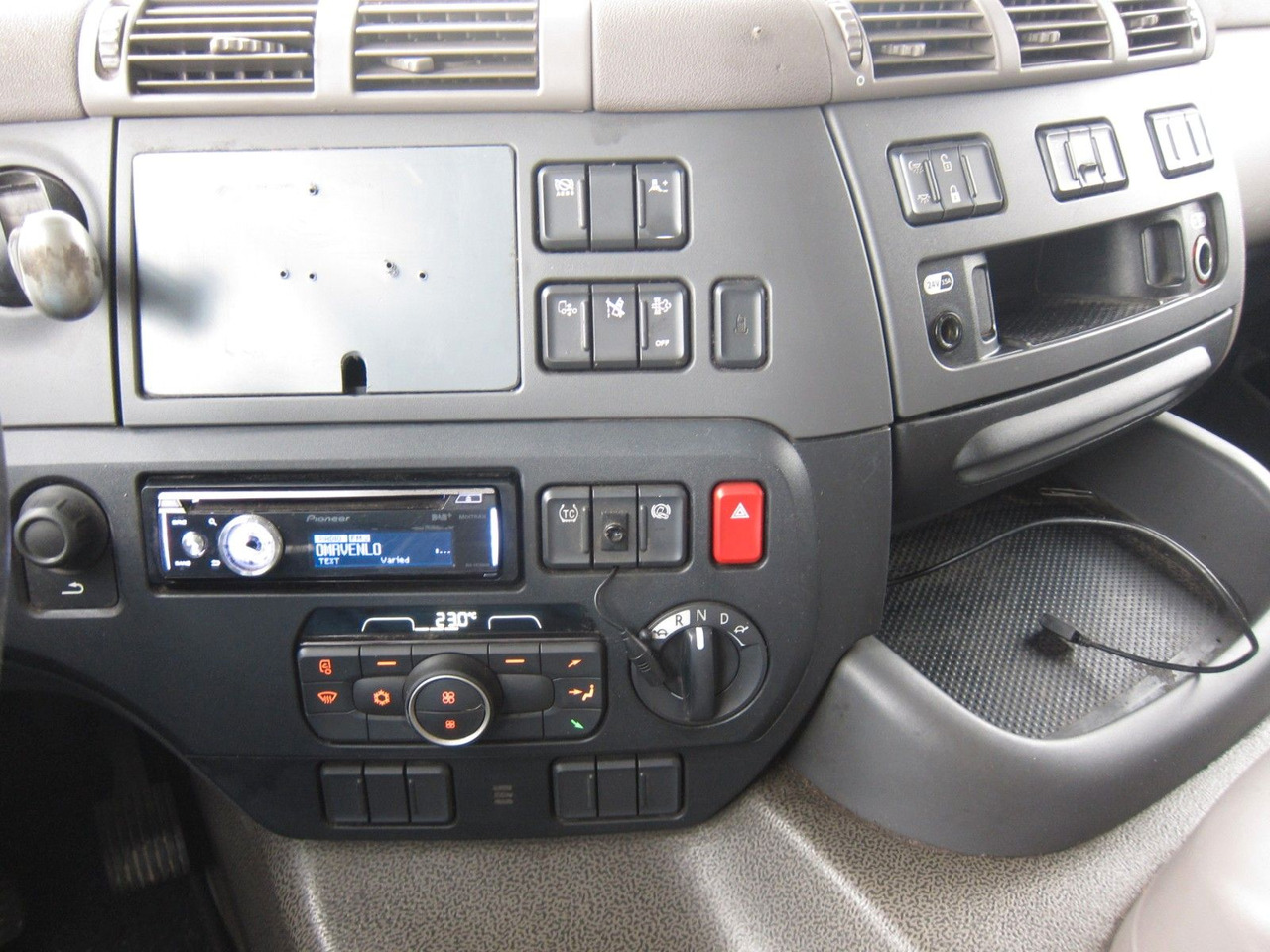 Schuifzeilen vrachtwagen DAF CF 230 19T Schiebeplane LBW Portalturen: afbeelding 10 Schuifzeilen vrachtwagen DAF CF 230 19T Schiebeplane LBW Portalturen: afbeelding 10