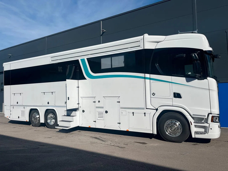 Scania S590 V8 6x2 Camper / Motorhome - New 2025 - Garage - Slide out - - Camper: afbeelding 3 Scania S590 V8 6x2 Camper / Motorhome - New 2025 - Garage - Slide out - - Camper: afbeelding 3