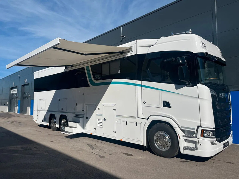 Scania S590 V8 6x2 Camper / Motorhome - New 2025 - Garage - Slide out - - Camper: afbeelding 1 Scania S590 V8 6x2 Camper / Motorhome - New 2025 - Garage - Slide out - - Camper: afbeelding 1