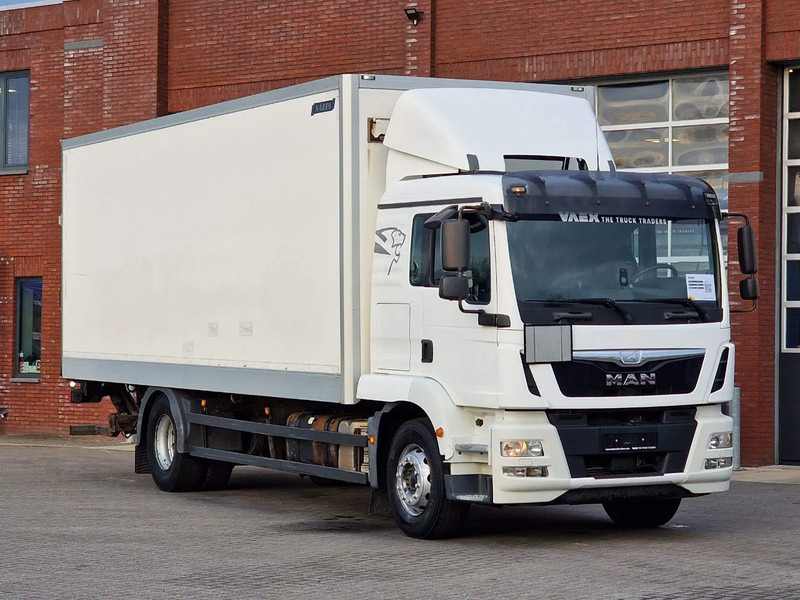 MAN TGM 18.290 4x2 - Sleepercab - Box with sidedoors - Loadlift - Full air - Euro 6 - Automatic - Bakwagen: afbeelding 1 MAN TGM 18.290 4x2 - Sleepercab - Box with sidedoors - Loadlift - Full air - Euro 6 - Automatic - Bakwagen: afbeelding 1