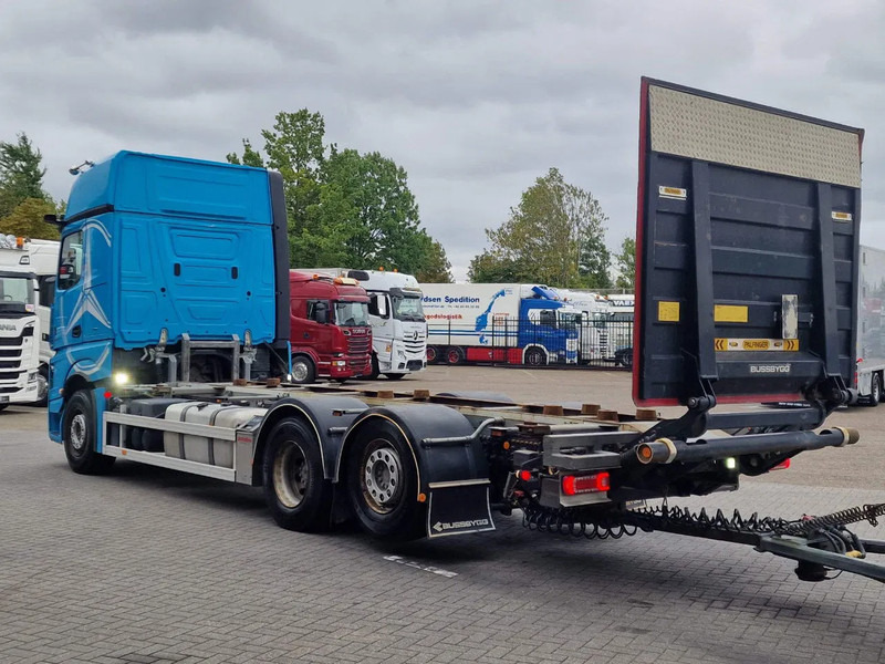 Mercedes-Benz Actros 2553 6x2 - BDF - Retarder - 4.90 WB - Loadlift - Full air - Containertransporter/ Wissellaadbak vrachtwagen: afbeelding 3 Mercedes-Benz Actros 2553 6x2 - BDF - Retarder - 4.90 WB - Loadlift - Full air - Containertransporter/ Wissellaadbak vrachtwagen: afbeelding 3