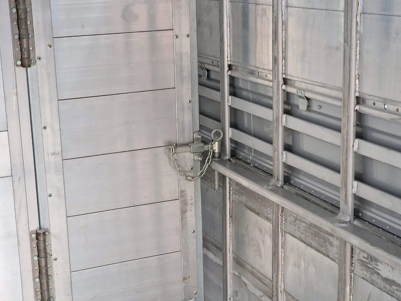 Nieuw Veewagen vrachtwagen Pezzaioli 1 deck - Ventilation - 17.9M2 - Ramp - NEW box: afbeelding 19 Nieuw Veewagen vrachtwagen Pezzaioli 1 deck - Ventilation - 17.9M2 - Ramp - NEW box: afbeelding 19