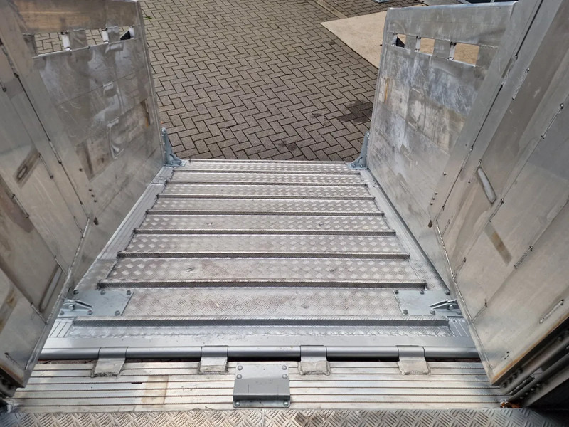 Nieuw Veewagen vrachtwagen Renault Midlum D210 4x2 - NEW - Pezzaioli 1 deck - Ventilation - 17.9M2 - Ramp - Euro6d: afbeelding 18 Nieuw Veewagen vrachtwagen Renault Midlum D210 4x2 - NEW - Pezzaioli 1 deck - Ventilation - 17.9M2 - Ramp - Euro6d: afbeelding 18