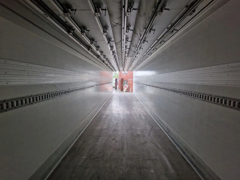 Isotherm oplegger Schmitz Cargobull SCB*S3B - Thermoking SLXe 200 - Rohrbahnen / Meat rails - Lift axle - SAF Axle: afbeelding 14 Isotherm oplegger Schmitz Cargobull SCB*S3B - Thermoking SLXe 200 - Rohrbahnen / Meat rails - Lift axle - SAF Axle: afbeelding 14