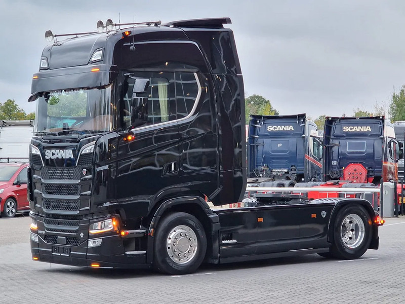 Scania 590S V8 NGS Highline 4x2 - New show truck - Full spec - Retarder - Leather - Full air - BUFFL - Trekker: afbeelding 5 Scania 590S V8 NGS Highline 4x2 - New show truck - Full spec - Retarder - Leather - Full air - BUFFL - Trekker: afbeelding 5