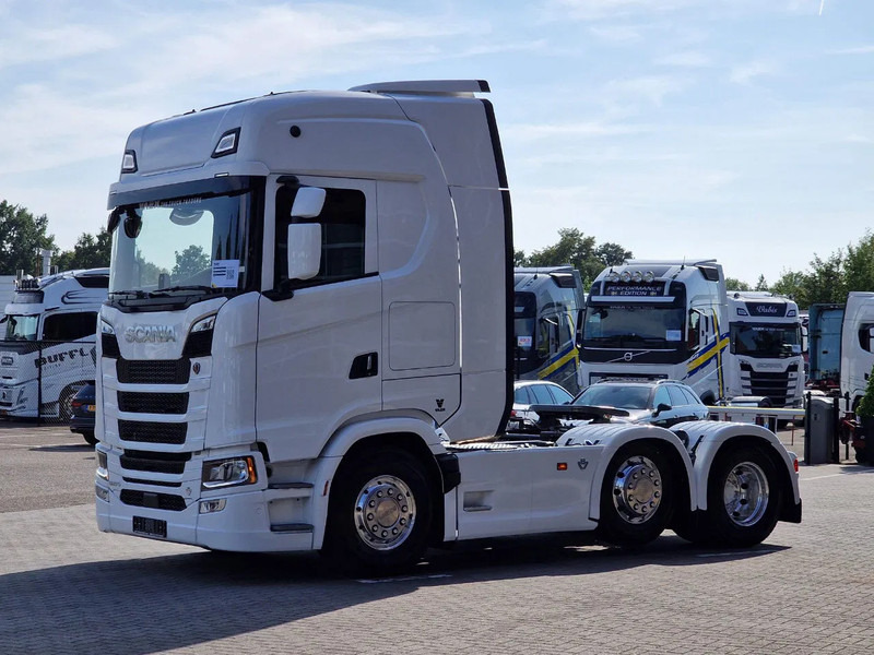 Scania 660S V8 NGS Highline 6x2/4 - New - Old dashboard - Full spec - Retarder - Night clima - Led - Leather - Navi - Trekker: afbeelding 3 Scania 660S V8 NGS Highline 6x2/4 - New - Old dashboard - Full spec - Retarder - Night clima - Led - Leather - Navi - Trekker: afbeelding 3