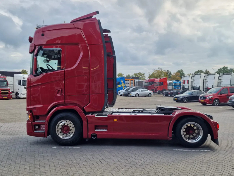 Scania S500 NGS Highline 4x2 - Retarder - Night clima - Full air - Custom interior - Full spoiler - 2 tank - Trekker: afbeelding 4 Scania S500 NGS Highline 4x2 - Retarder - Night clima - Full air - Custom interior - Full spoiler - 2 tank - Trekker: afbeelding 4
