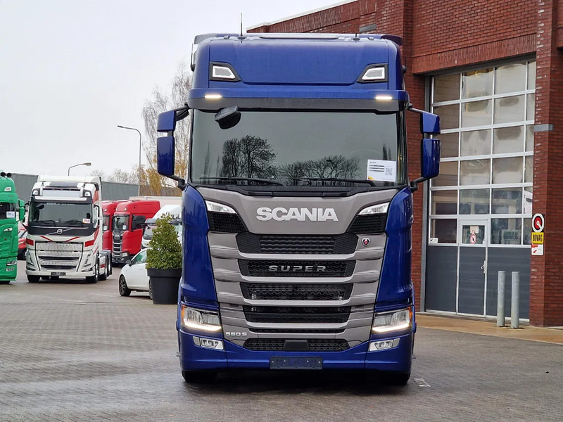 Scania S560 Highline 4x2 - Full spec - Retader - Night clima - Full air - Facelift - 2x tank - Trekker: afbeelding 2 Scania S560 Highline 4x2 - Full spec - Retader - Night clima - Full air - Facelift - 2x tank - Trekker: afbeelding 2