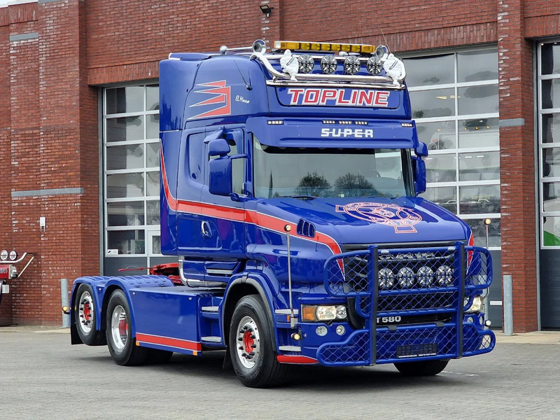 Scania T580 V8 Topline 6x2 - Original Scania Hauber / Torpedo - Manual gearbox - Show truck - Retarder - Trekker: afbeelding 1 Scania T580 V8 Topline 6x2 - Original Scania Hauber / Torpedo - Manual gearbox - Show truck - Retarder - Trekker: afbeelding 1