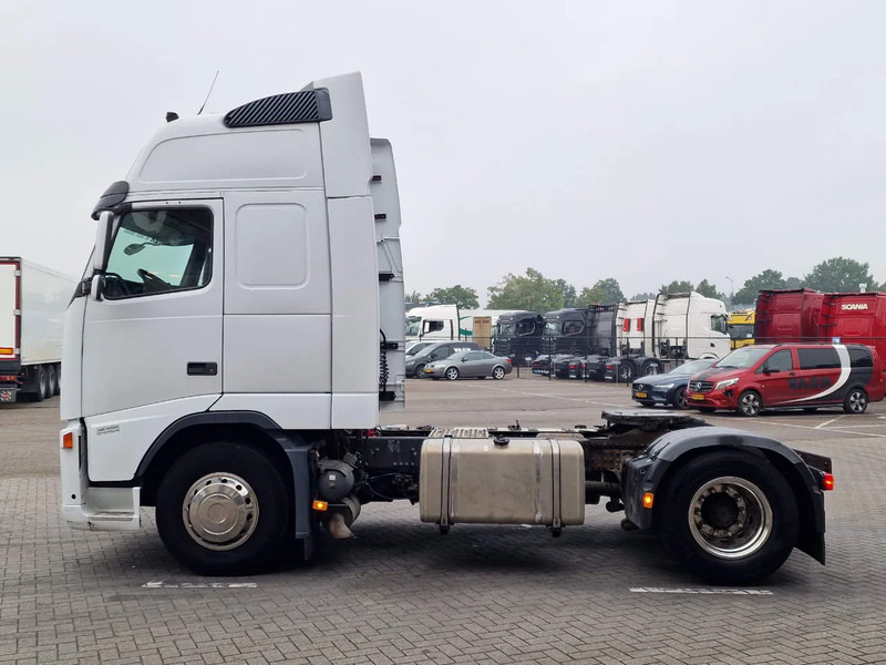 Volvo FH 13.440 Globetrotter XL 4x2 - Manual gearbox - Euro 5 - Low KM - Trekker: afbeelding 4 Volvo FH 13.440 Globetrotter XL 4x2 - Manual gearbox - Euro 5 - Low KM - Trekker: afbeelding 4