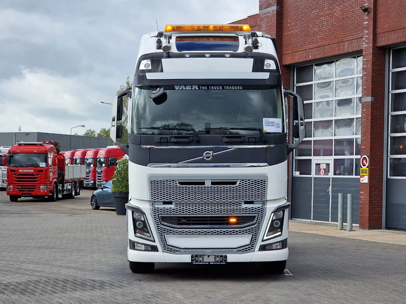 Volvo FH 16.750 Globetrotter XL 6x4 - Retarder - HUB Reduction - Low KM - Euro 5 - Trekker: afbeelding 2 Volvo FH 16.750 Globetrotter XL 6x4 - Retarder - HUB Reduction - Low KM - Euro 5 - Trekker: afbeelding 2