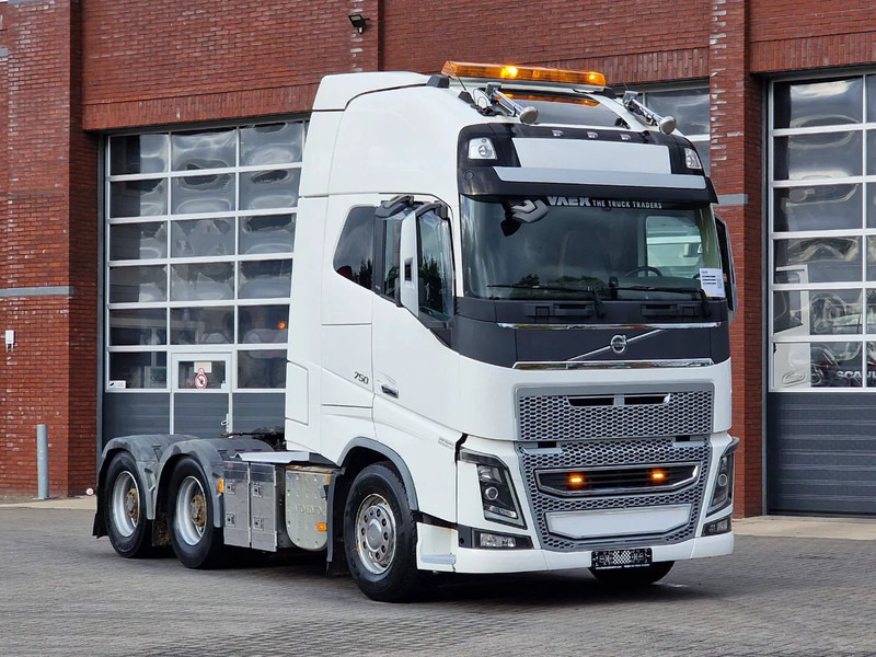 Volvo FH 16.750 Globetrotter XL 6x4 - Retarder - HUB Reduction - Low KM - Euro 5 - Trekker: afbeelding 1 Volvo FH 16.750 Globetrotter XL 6x4 - Retarder - HUB Reduction - Low KM - Euro 5 - Trekker: afbeelding 1