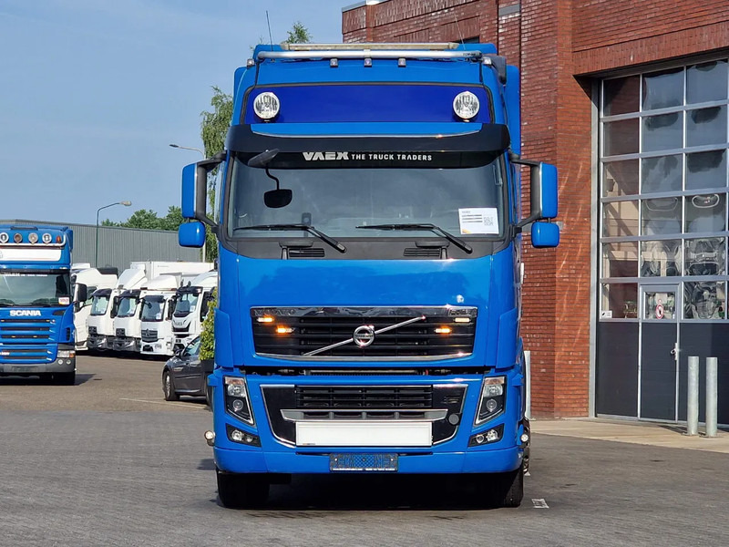 Volvo FH 16.700 Globetrotter 6x2*4 - Palfinger T20 Hook - Retarder - Steering axle - Haakarmsysteem vrachtwagen: afbeelding 4 Volvo FH 16.700 Globetrotter 6x2*4 - Palfinger T20 Hook - Retarder - Steering axle - Haakarmsysteem vrachtwagen: afbeelding 4