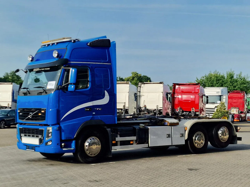 Volvo FH 16.700 Globetrotter 6x2*4 - Palfinger T20 Hook - Retarder - Steering axle - Haakarmsysteem vrachtwagen: afbeelding 5 Volvo FH 16.700 Globetrotter 6x2*4 - Palfinger T20 Hook - Retarder - Steering axle - Haakarmsysteem vrachtwagen: afbeelding 5