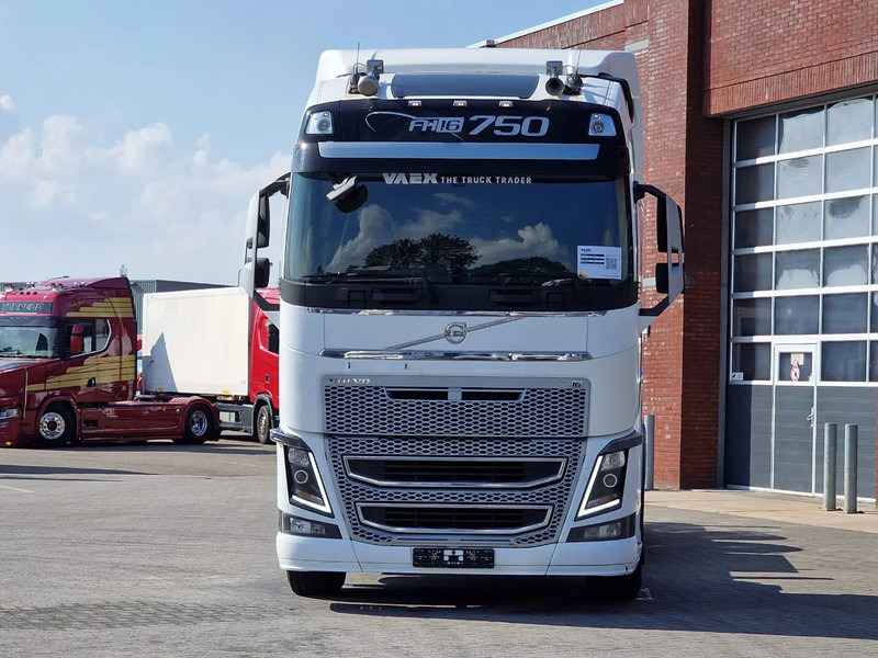 Volvo FH 16.750 Globetrotter 6x2 BDF - Retarder - HUB reduction - Euro 5 - 4.90 WB - Containertransporter/ Wissellaadbak vrachtwagen: afbeelding 2 Volvo FH 16.750 Globetrotter 6x2 BDF - Retarder - HUB reduction - Euro 5 - 4.90 WB - Containertransporter/ Wissellaadbak vrachtwagen: afbeelding 2