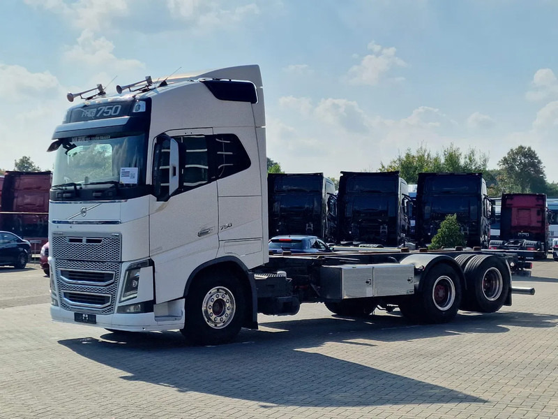Volvo FH 16.750 Globetrotter 6x2 BDF - Retarder - HUB reduction - Euro 5 - 4.90 WB - Containertransporter/ Wissellaadbak vrachtwagen: afbeelding 3 Volvo FH 16.750 Globetrotter 6x2 BDF - Retarder - HUB reduction - Euro 5 - 4.90 WB - Containertransporter/ Wissellaadbak vrachtwagen: afbeelding 3