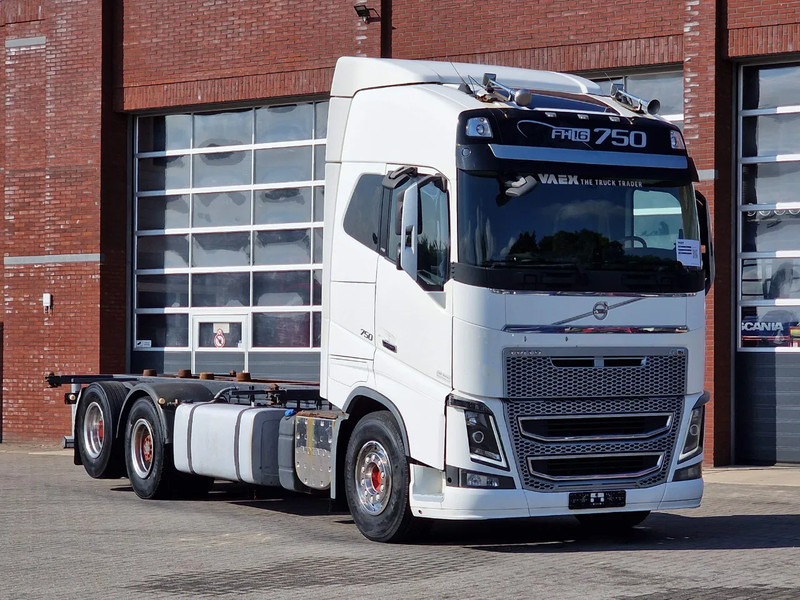 Volvo FH 16.750 Globetrotter 6x2 BDF - Retarder - HUB reduction - Euro 5 - 4.90 WB - Containertransporter/ Wissellaadbak vrachtwagen: afbeelding 1 Volvo FH 16.750 Globetrotter 6x2 BDF - Retarder - HUB reduction - Euro 5 - 4.90 WB - Containertransporter/ Wissellaadbak vrachtwagen: afbeelding 1