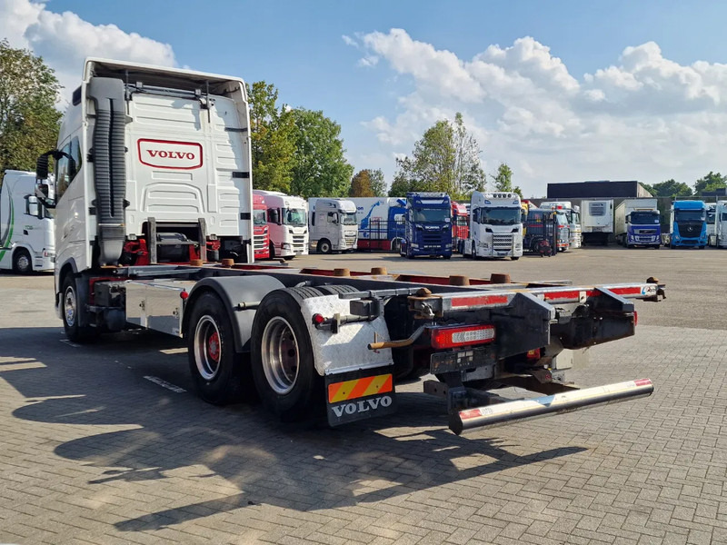 Volvo FH 16.750 Globetrotter 6x2 BDF - Retarder - HUB reduction - Euro 5 - 4.90 WB - Containertransporter/ Wissellaadbak vrachtwagen: afbeelding 5 Volvo FH 16.750 Globetrotter 6x2 BDF - Retarder - HUB reduction - Euro 5 - 4.90 WB - Containertransporter/ Wissellaadbak vrachtwagen: afbeelding 5