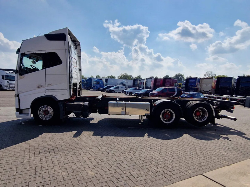 Volvo FH 16.750 Globetrotter 6x2 BDF - Retarder - HUB reduction - Euro 5 - 4.90 WB - Containertransporter/ Wissellaadbak vrachtwagen: afbeelding 4 Volvo FH 16.750 Globetrotter 6x2 BDF - Retarder - HUB reduction - Euro 5 - 4.90 WB - Containertransporter/ Wissellaadbak vrachtwagen: afbeelding 4