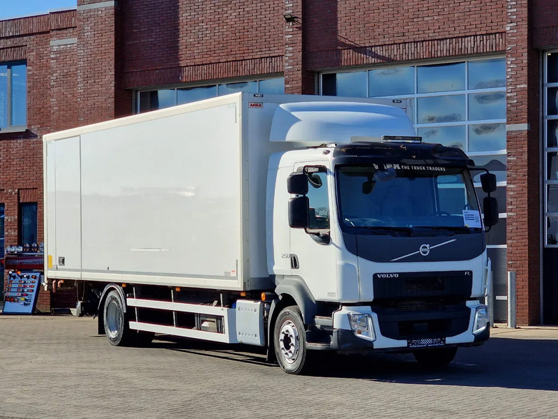 Volvo FL 250 4x2 Box truck, loading lift, 12T - Bakwagen: afbeelding 1 Volvo FL 250 4x2 Box truck, loading lift, 12T - Bakwagen: afbeelding 1