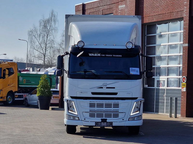 Volvo FM 330 4x2 - Carrier MT 18 Frigo - Loadlift - Full air - Sleepercab - Koelwagen vrachtwagen: afbeelding 2 Volvo FM 330 4x2 - Carrier MT 18 Frigo - Loadlift - Full air - Sleepercab - Koelwagen vrachtwagen: afbeelding 2