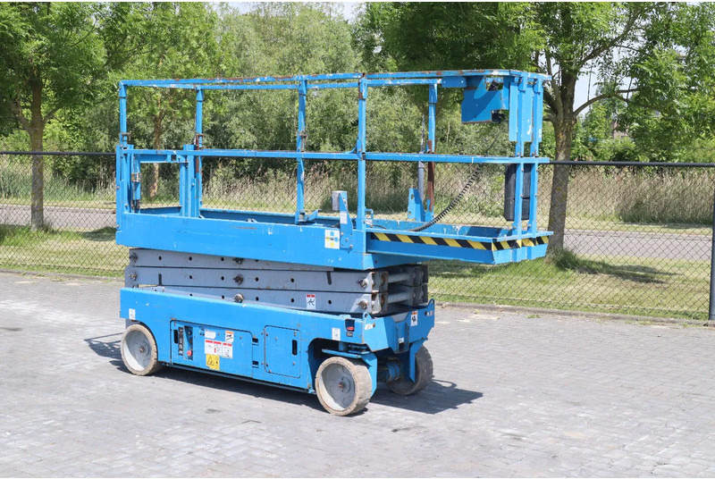 Genie GS-2032 | 8 METER | 363 KG - Schaarlift: afbeelding 5 Genie GS-2032 | 8 METER | 363 KG - Schaarlift: afbeelding 5