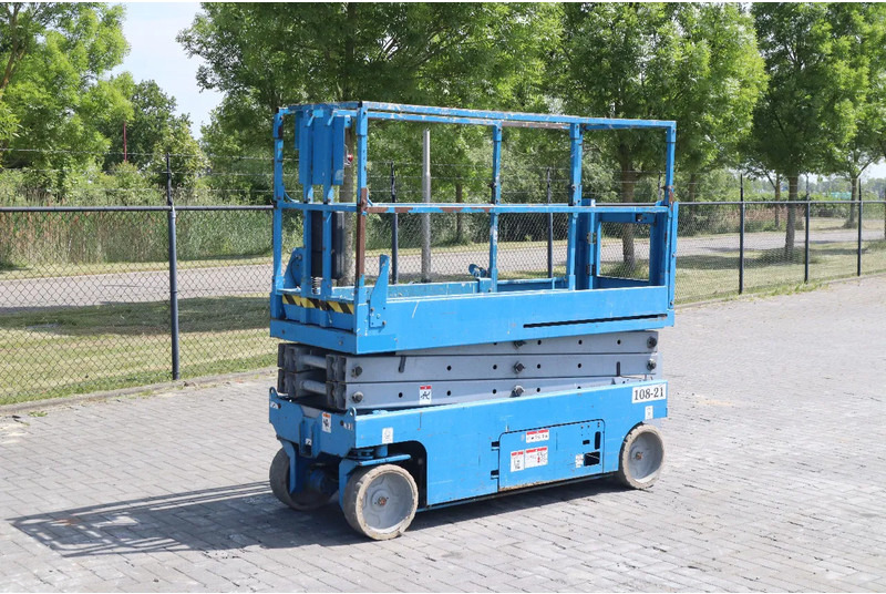 Genie GS-2032 | 8 METER | 363 KG - Schaarlift: afbeelding 3 Genie GS-2032 | 8 METER | 363 KG - Schaarlift: afbeelding 3