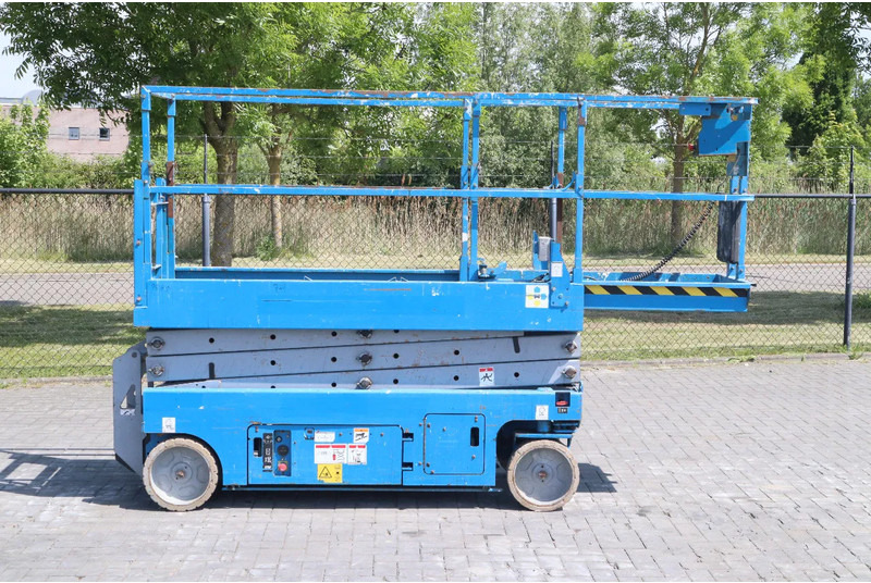 Genie GS-2032 | 8 METER | 363 KG - Schaarlift: afbeelding 4 Genie GS-2032 | 8 METER | 363 KG - Schaarlift: afbeelding 4