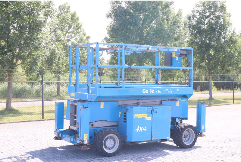 Genie GS-3369 RT | 12 METER | 454 kg - Schaarlift: afbeelding 2 Genie GS-3369 RT | 12 METER | 454 kg - Schaarlift: afbeelding 2