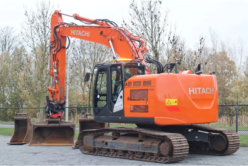 Hitachi ZX225 USRLC-6 | ROTOTILT | 3X BUCKET | TOPCON 3D MC GPS - Rupsgraafmachine: afbeelding 3 Hitachi ZX225 USRLC-6 | ROTOTILT | 3X BUCKET | TOPCON 3D MC GPS - Rupsgraafmachine: afbeelding 3