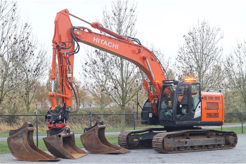 Hitachi ZX225 USRLC-6 | ROTOTILT | 3X BUCKET | TOPCON 3D MC GPS - Rupsgraafmachine: afbeelding 2 Hitachi ZX225 USRLC-6 | ROTOTILT | 3X BUCKET | TOPCON 3D MC GPS - Rupsgraafmachine: afbeelding 2