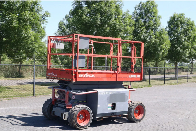 Skyjack SJ 6832 RTE | 12 METER | 454 KG - Schaarlift: afbeelding 3 Skyjack SJ 6832 RTE | 12 METER | 454 KG - Schaarlift: afbeelding 3