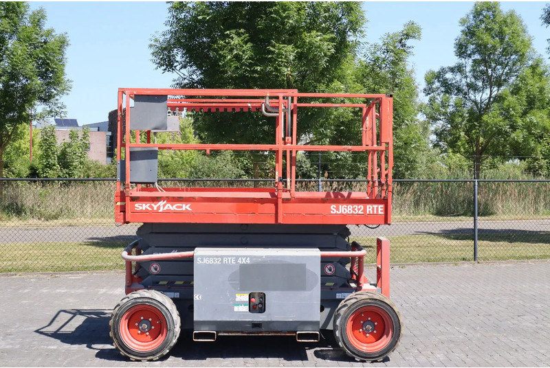 Skyjack SJ 6832 RTE | 12 METER | 454 KG - Schaarlift: afbeelding 1 Skyjack SJ 6832 RTE | 12 METER | 454 KG - Schaarlift: afbeelding 1