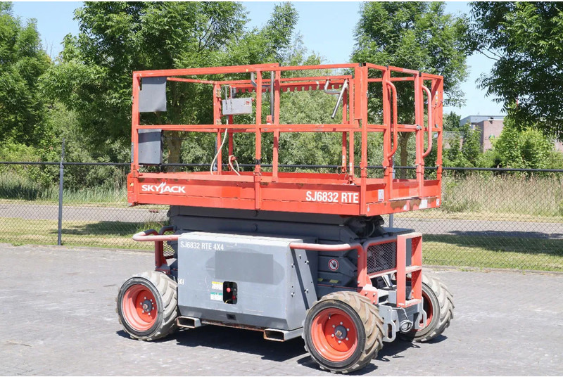 Skyjack SJ 6832 RTE | 12 METER | 454 KG - Schaarlift: afbeelding 2 Skyjack SJ 6832 RTE | 12 METER | 454 KG - Schaarlift: afbeelding 2