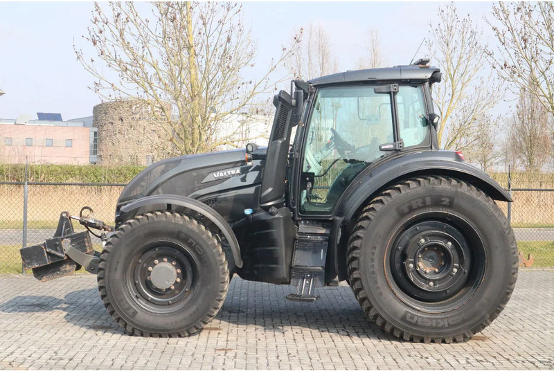 Valtra T234 D UNLIMITED | FRONT PTO | 53 KM/H | FULL OPTION - Tractor: afbeelding 2 Valtra T234 D UNLIMITED | FRONT PTO | 53 KM/H | FULL OPTION - Tractor: afbeelding 2