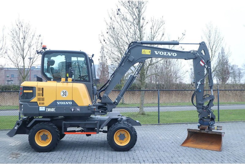 Volvo EW 60 E | DEMO | 30 KM/H | ROTOTILT + GRIPPER | BUCKET - Mobiele graafmachine: afbeelding 4 Volvo EW 60 E | DEMO | 30 KM/H | ROTOTILT + GRIPPER | BUCKET - Mobiele graafmachine: afbeelding 4