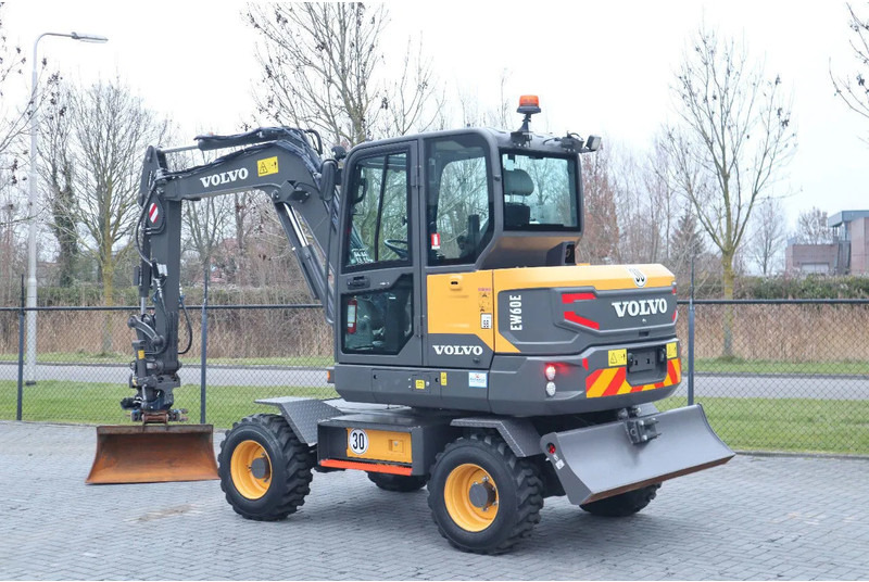 Volvo EW60E | DEMO | 30 KM/H | ROTOTILT + GRIPPER | BUCKET - Mobiele graafmachine: afbeelding 3 Volvo EW60E | DEMO | 30 KM/H | ROTOTILT + GRIPPER | BUCKET - Mobiele graafmachine: afbeelding 3