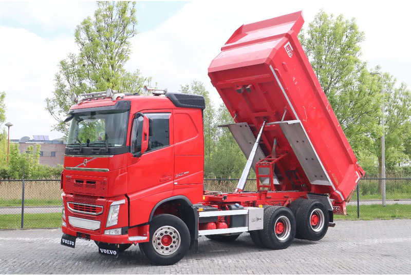Volvo FH 540 | 6X4 | TANDEMLIFT | BIG AXLES | RETARDER | EURO 6 - Kipper vrachtwagen: afbeelding 1 Volvo FH 540 | 6X4 | TANDEMLIFT | BIG AXLES | RETARDER | EURO 6 - Kipper vrachtwagen: afbeelding 1