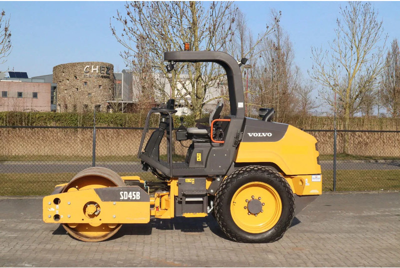 Volvo SD45B | GOOD CONDIITON | LOW HOURS - Asfaltwals: afbeelding 1 Volvo SD45B | GOOD CONDIITON | LOW HOURS - Asfaltwals: afbeelding 1
